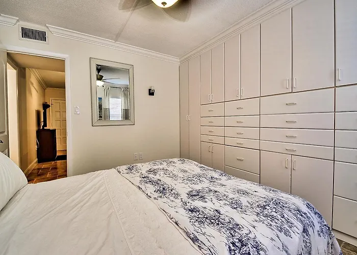 Island Flat 103 Apartment