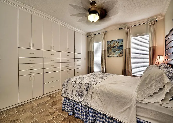 Island Flat 103 Apartment Clearwater Beach